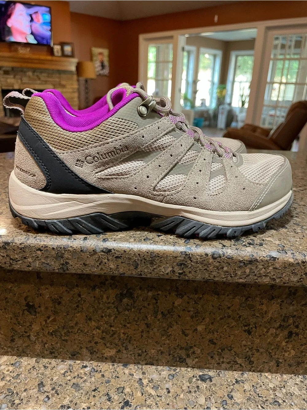 Columbia Omni Tech Redmond III Waterproof Hiking Shoe Womens Sz 7 Taupe Fuschia